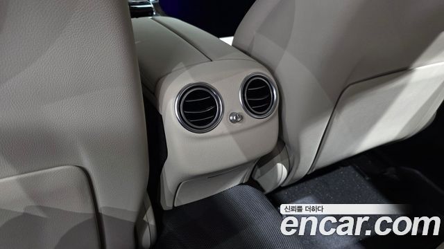 Mercedes-Benz E-Class 2019 — photo 34