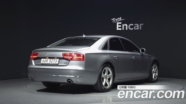 Audi A8 2012 — photo 2