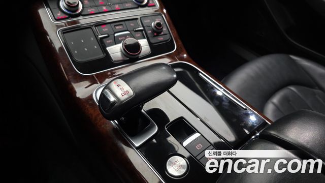 Audi A8 2012 — photo 9