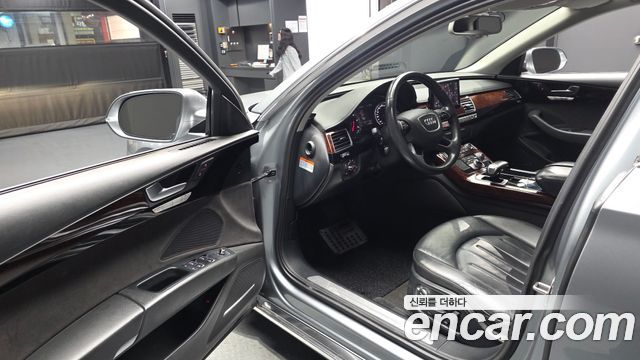 Audi A8 2012 — photo 10