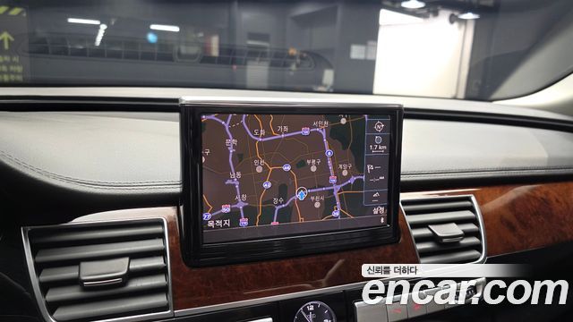 Audi A8 2012 — photo 15