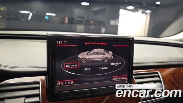 Audi A8 2012 — photo 19