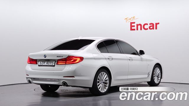 BMW 5-Series 2018 — photo 2