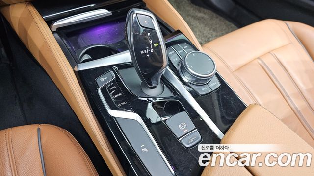 BMW 5-Series 2018 — photo 12
