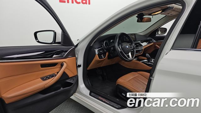 BMW 5-Series 2018 — photo 13