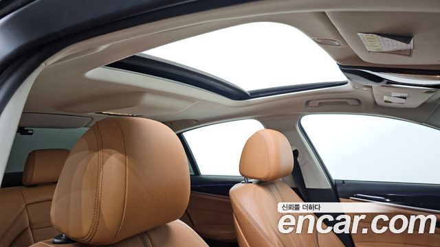 BMW 5-Series 2018 — photo 24