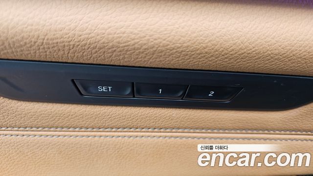 BMW 5-Series 2018 — photo 25