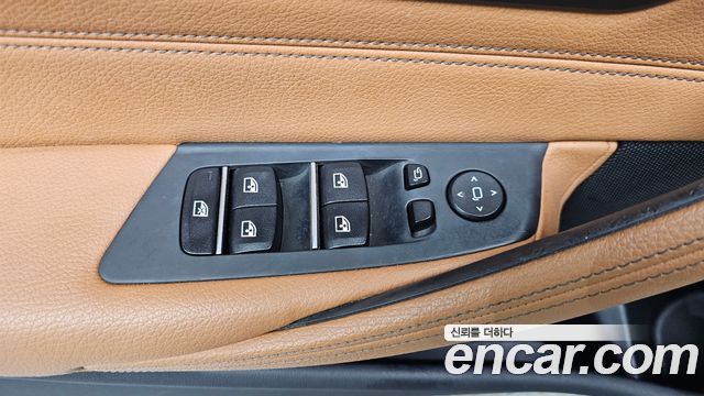 BMW 5-Series 2018 — photo 26