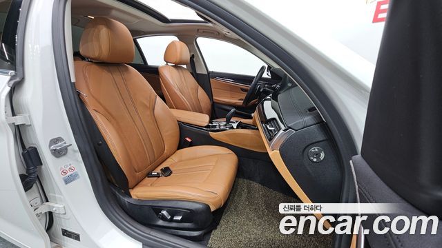 BMW 5-Series 2018 — photo 16