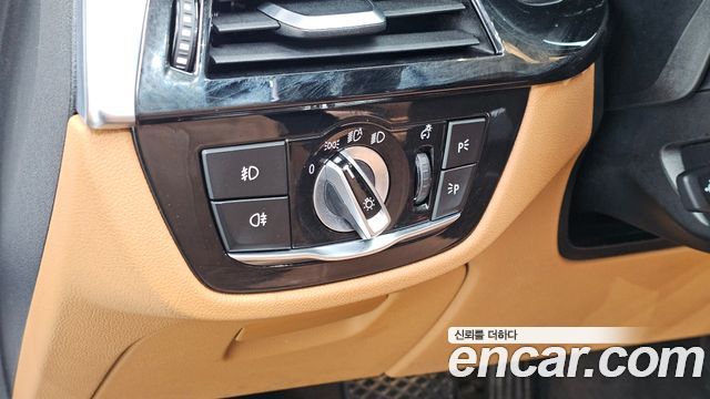 BMW 5-Series 2018 — photo 27