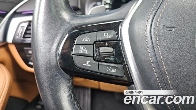 BMW 5-Series 2018 — photo 28