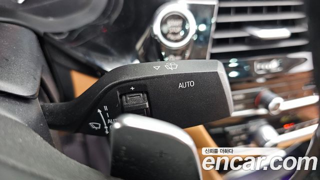BMW 5-Series 2018 — photo 29
