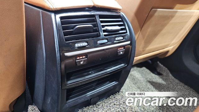 BMW 5-Series 2018 — photo 31