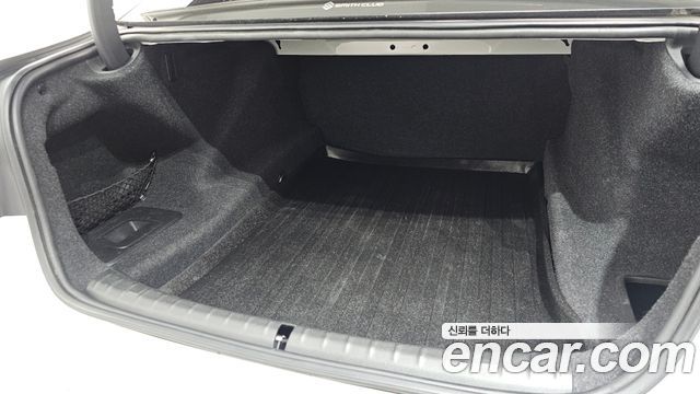 BMW 5-Series 2018 — photo 32