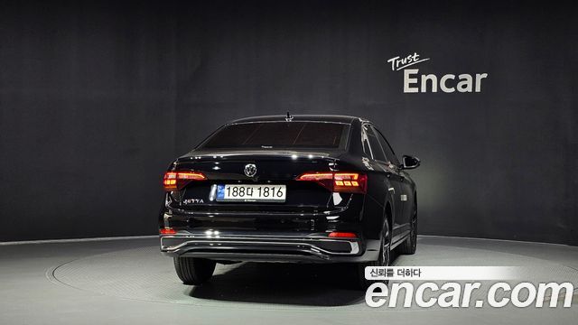 Volkswagen Jetta 2023 — photo 4