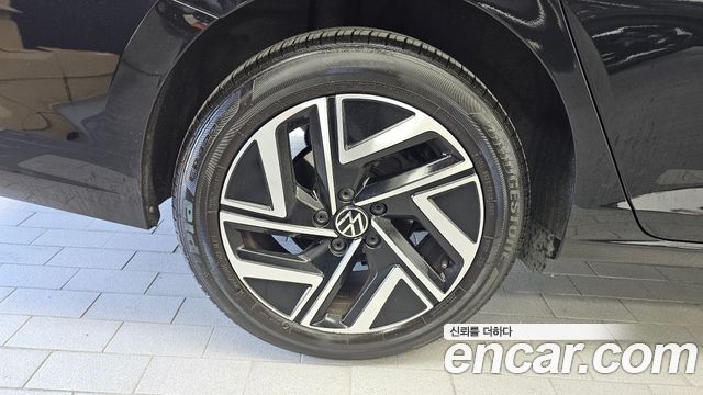 Volkswagen Jetta 2023 — photo 5