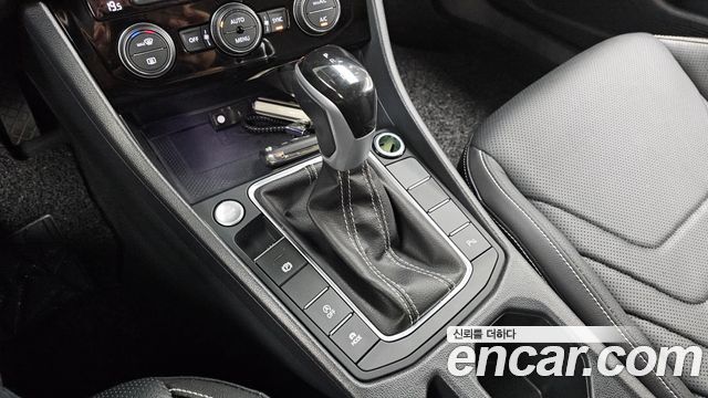 Volkswagen Jetta 2023 — photo 9