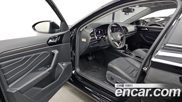 Volkswagen Jetta 2023 — photo 10