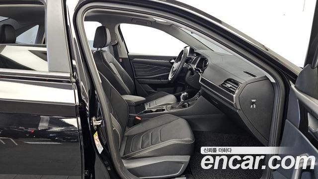 Volkswagen Jetta 2023 — photo 11