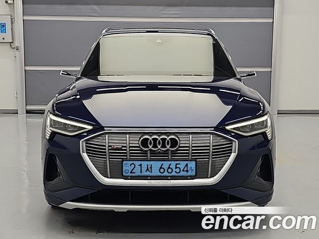 Audi e-tron 2022 — photo 1