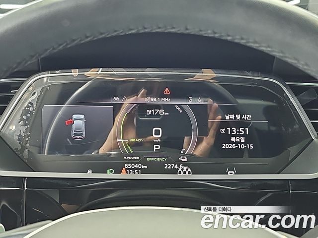 Audi e-tron 2022 — photo 6