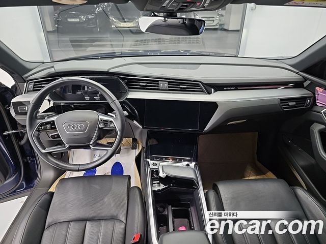 Audi e-tron 2022 — photo 7