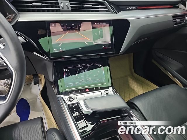 Audi e-tron 2022 — photo 10