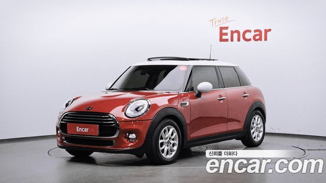 Mini Cooper 2016 — photo 1