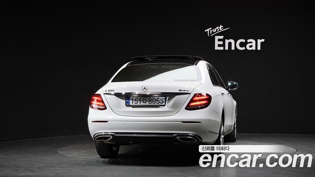 Mercedes-Benz E-Class 2019 — photo 4