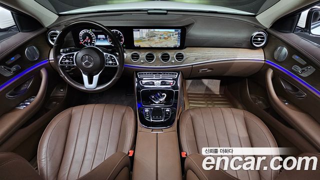 Mercedes-Benz E-Class 2019 — photo 10