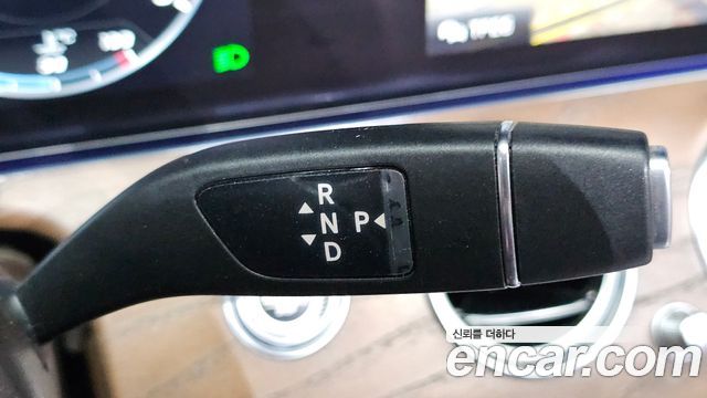 Mercedes-Benz E-Class 2019 — photo 12