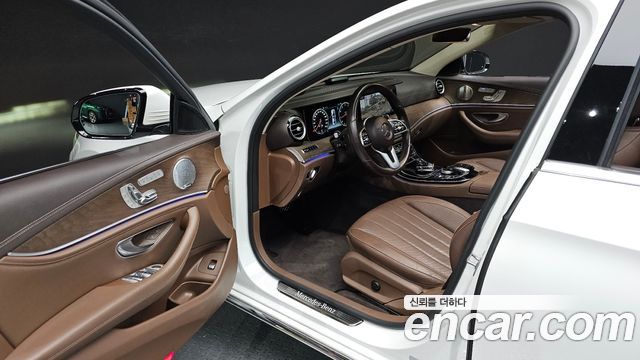 Mercedes-Benz E-Class 2019 — photo 13