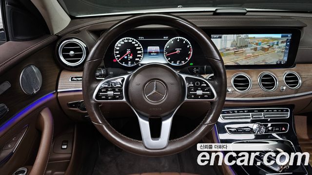Mercedes-Benz E-Class 2019 — photo 18