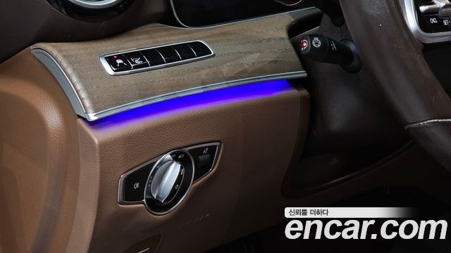 Mercedes-Benz E-Class 2019 — photo 19