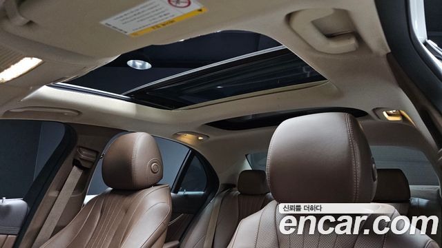Mercedes-Benz E-Class 2019 — photo 22