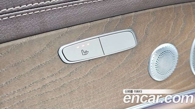 Mercedes-Benz E-Class 2019 — photo 26
