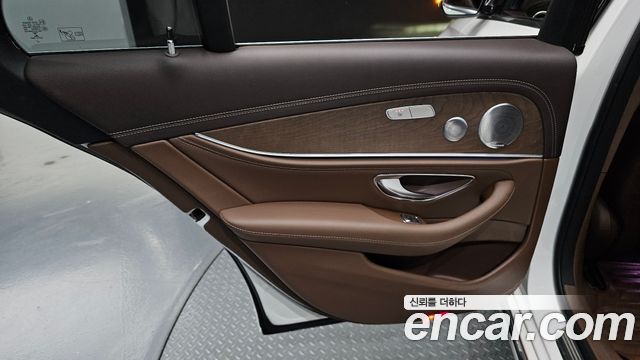 Mercedes-Benz E-Class 2019 — photo 15
