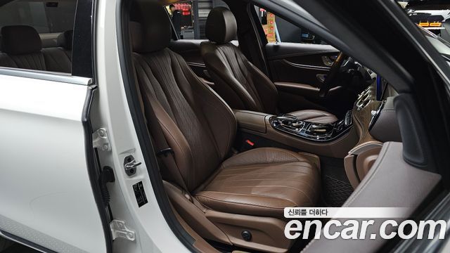 Mercedes-Benz E-Class 2019 — photo 16