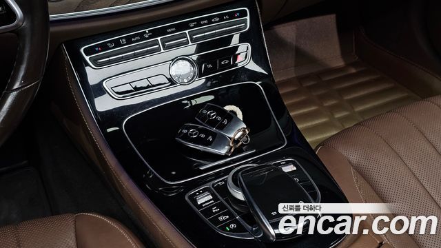 Mercedes-Benz E-Class 2019 — photo 28