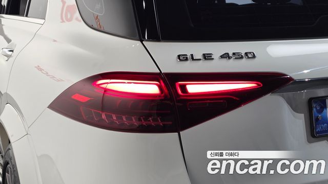 Mercedes-Benz GLE-Class 2024 — photo 9