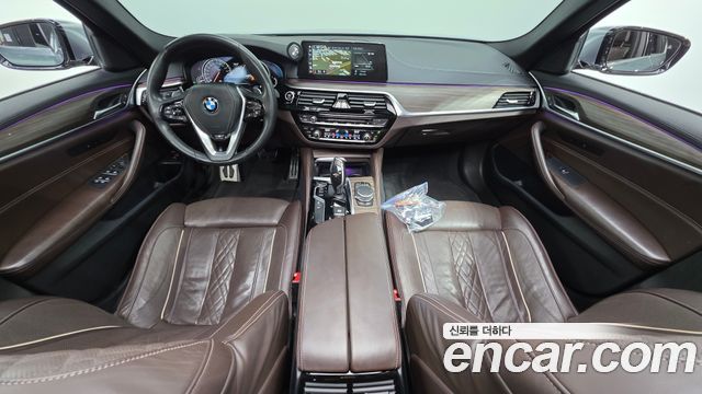 BMW 5-Series 2018 — photo 10