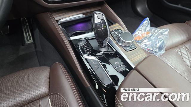 BMW 5-Series 2018 — photo 12