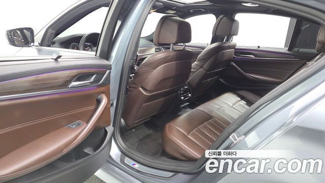BMW 5-Series 2018 — photo 17