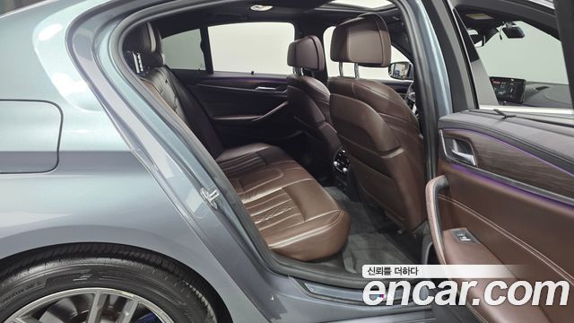 BMW 5-Series 2018 — photo 18