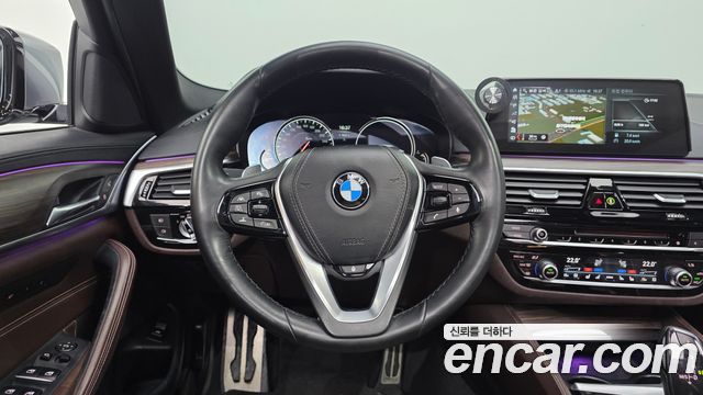 BMW 5-Series 2018 — photo 20