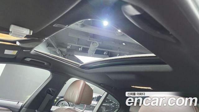 BMW 5-Series 2018 — photo 23
