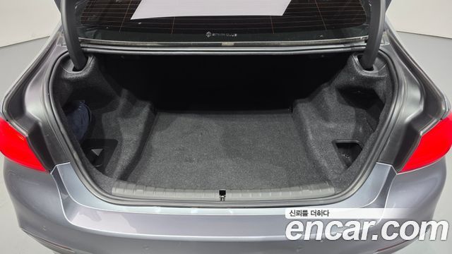 BMW 5-Series 2018 — photo 25