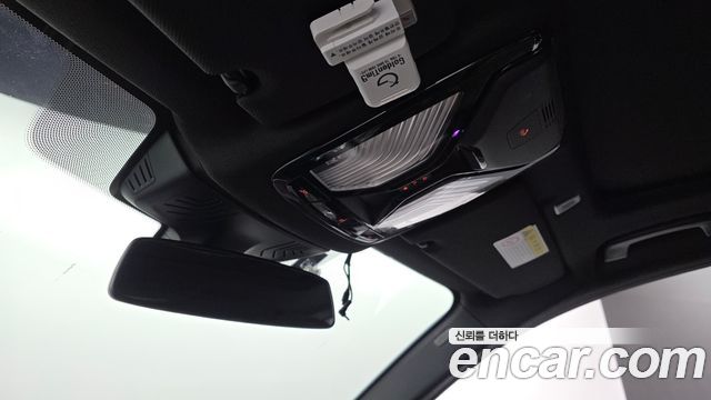 BMW 5-Series 2018 — photo 26