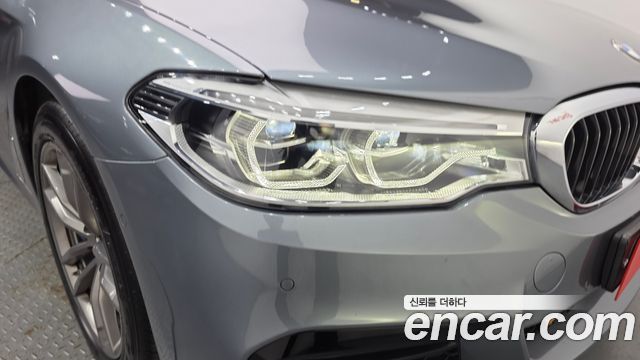 BMW 5-Series 2018 — photo 8