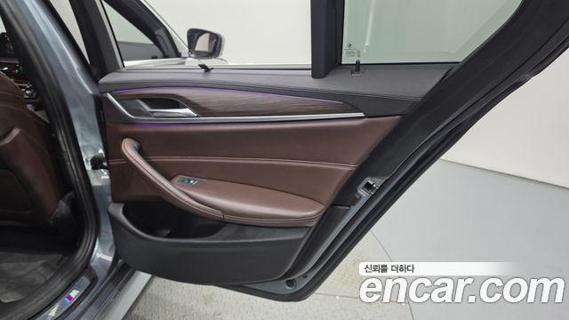 BMW 5-Series 2018 — photo 15